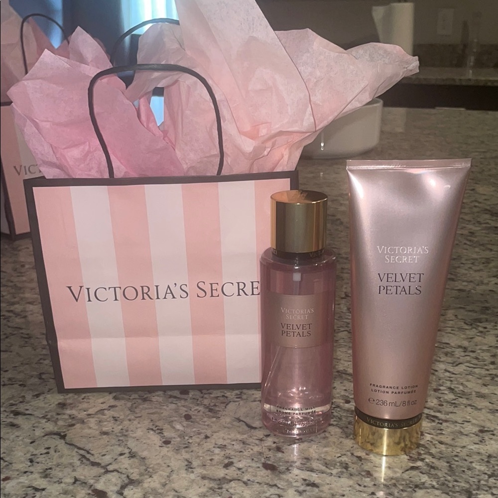 Victoria's Secret Velvet Petals Fragrance Mist & Lotion - Pink
